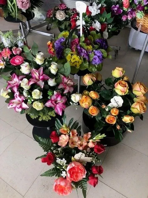 Fleurs artificielles à Avallon